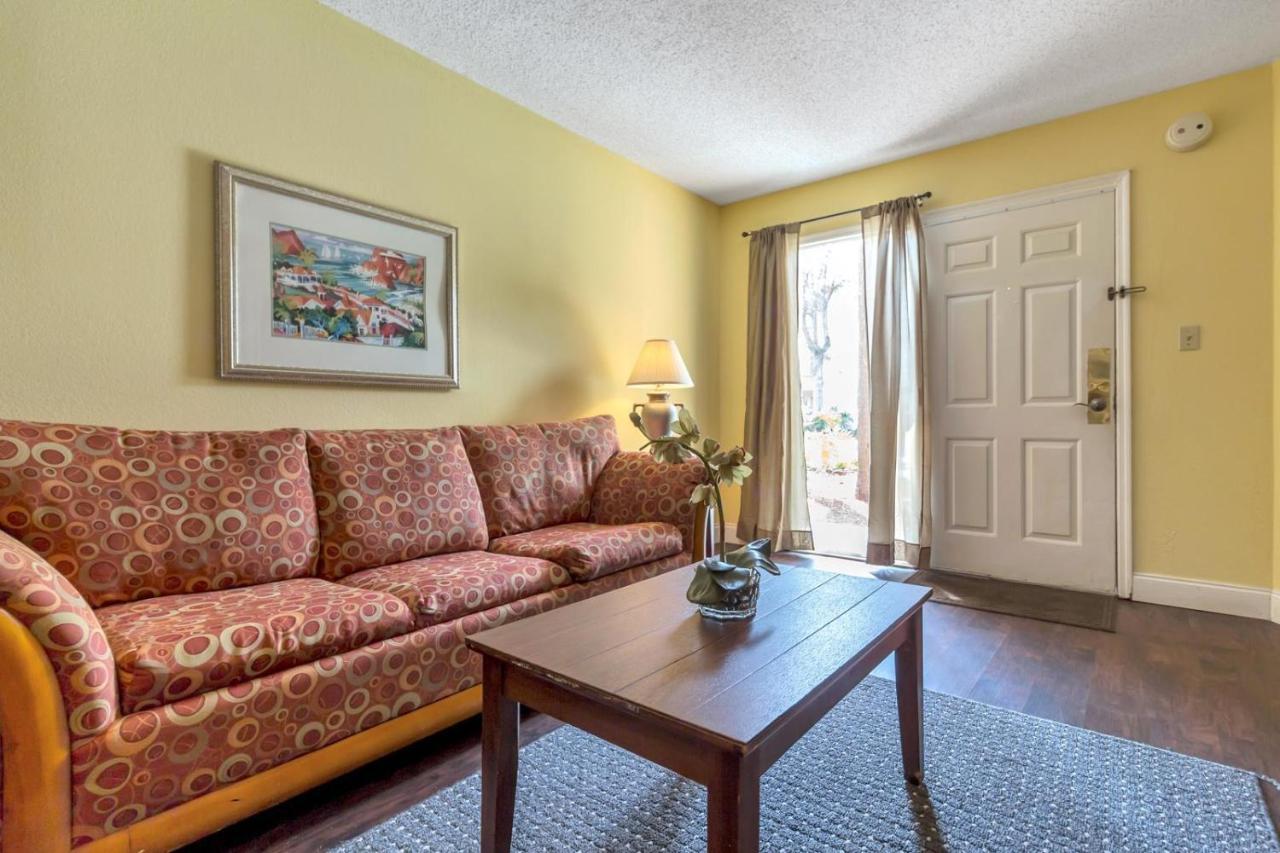 Studio With Double Bed And Community Pool Miles From Disney! Orlando Buitenkant foto